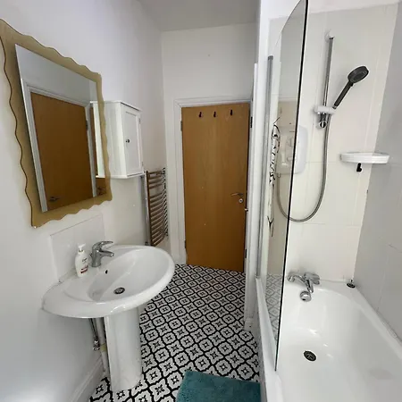 Stunning Birmingham City Center Apartment - Sleeps 4 - Free Parking, Netflix, Prime, Disney Exterior photo