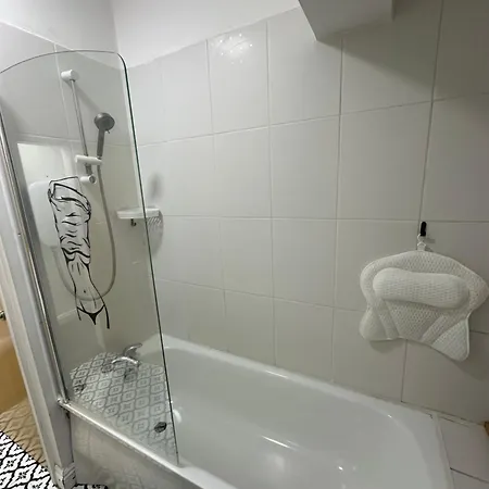 Stunning Birmingham City Center Apartment - Sleeps 4 - Free Parking, Netflix, Prime, Disney Exterior photo