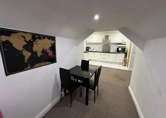 Stunning Birmingham City Center Apartment - Sleeps 4 - Free Parking, Netflix, Prime, Disney