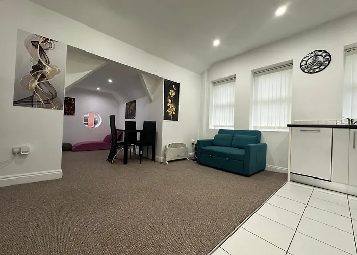Stunning Birmingham City Center Apartment - Sleeps 4 - Free Parking, Netflix, Prime, Disney